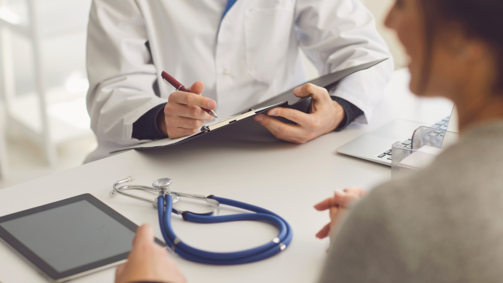 Faut-il un suivi médical en complément de la réflexologie laser ?